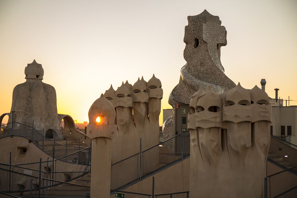 visit pedrera day premium roof